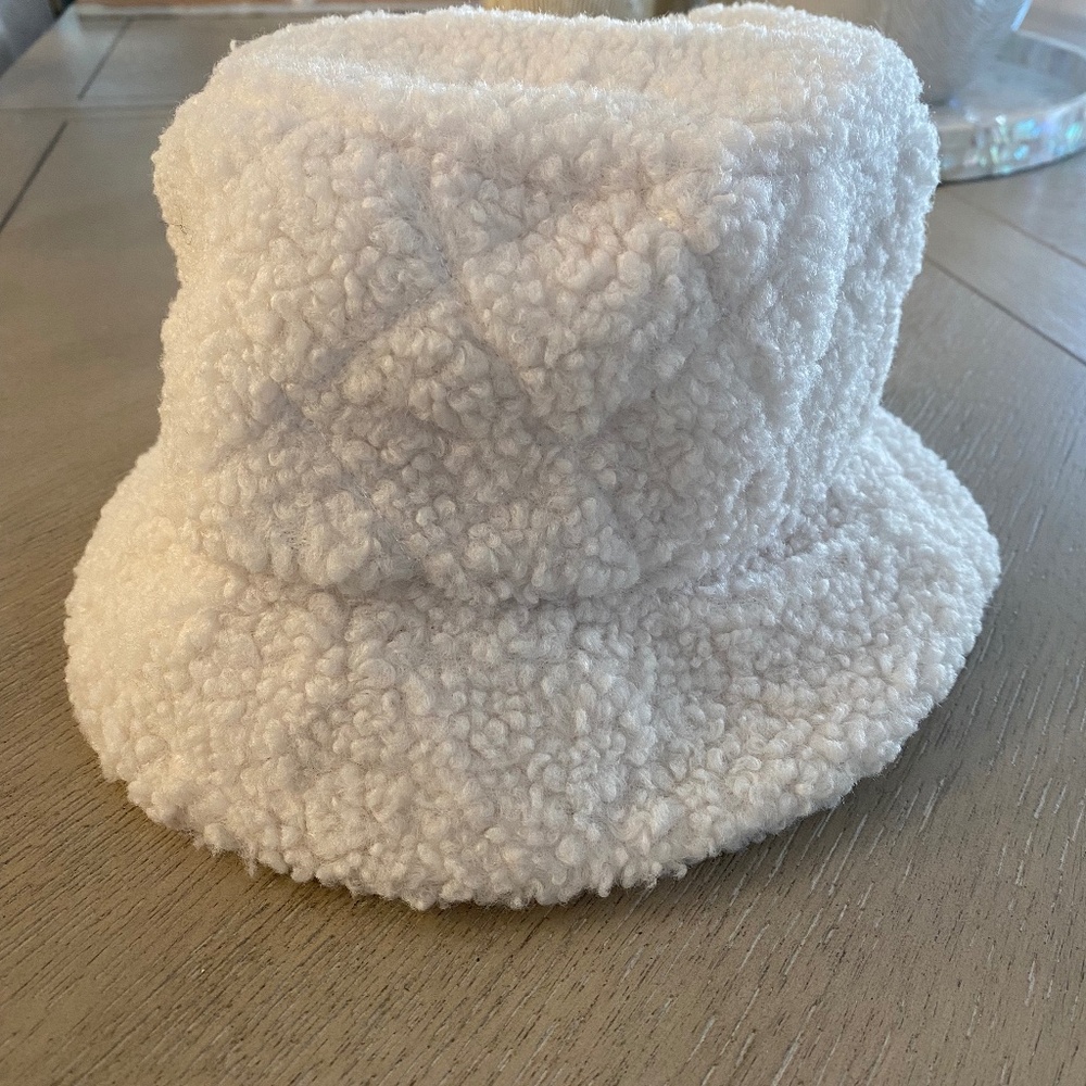 Women's faux shearling BUCKET hat